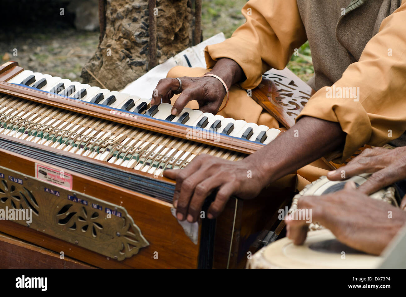 Tabla india hi-res stock photography and images - Alamy