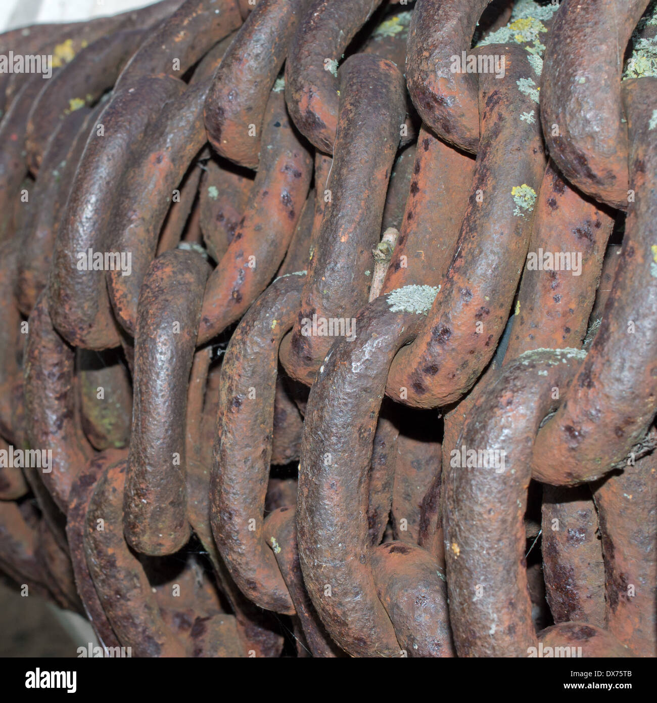 Image of Cast Iron Chain With Links-XH413814-Picxy