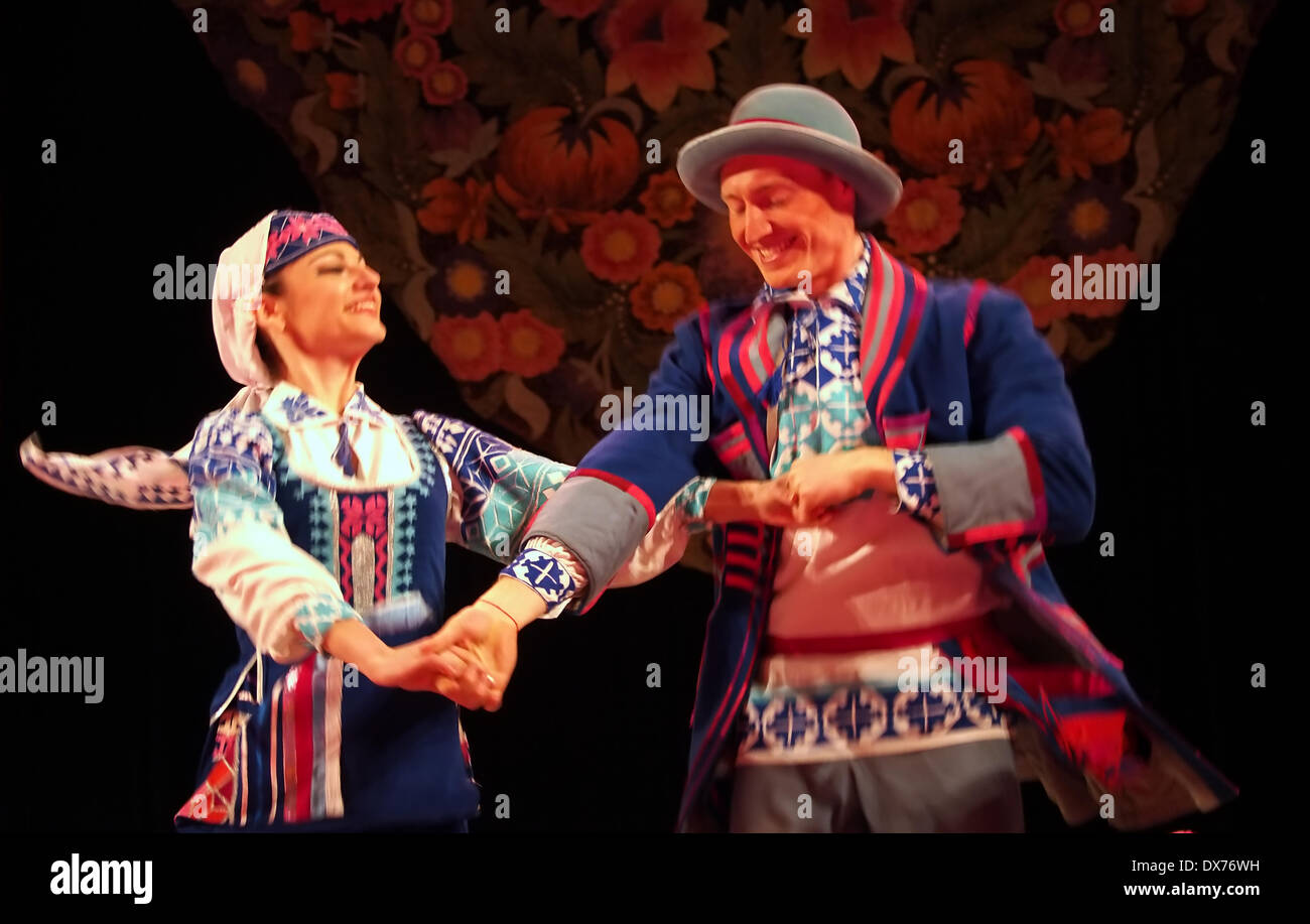 Lugansk, Ukraine. 18th January 2014. The Ukrainian National Folk Dance Ensemble named After P. Virsky, who is considered the best folkloric ballet dancer in the country, performed a live show on stage in Lugansk Credit:  Igor Golovnov/Alamy Live News Stock Photo