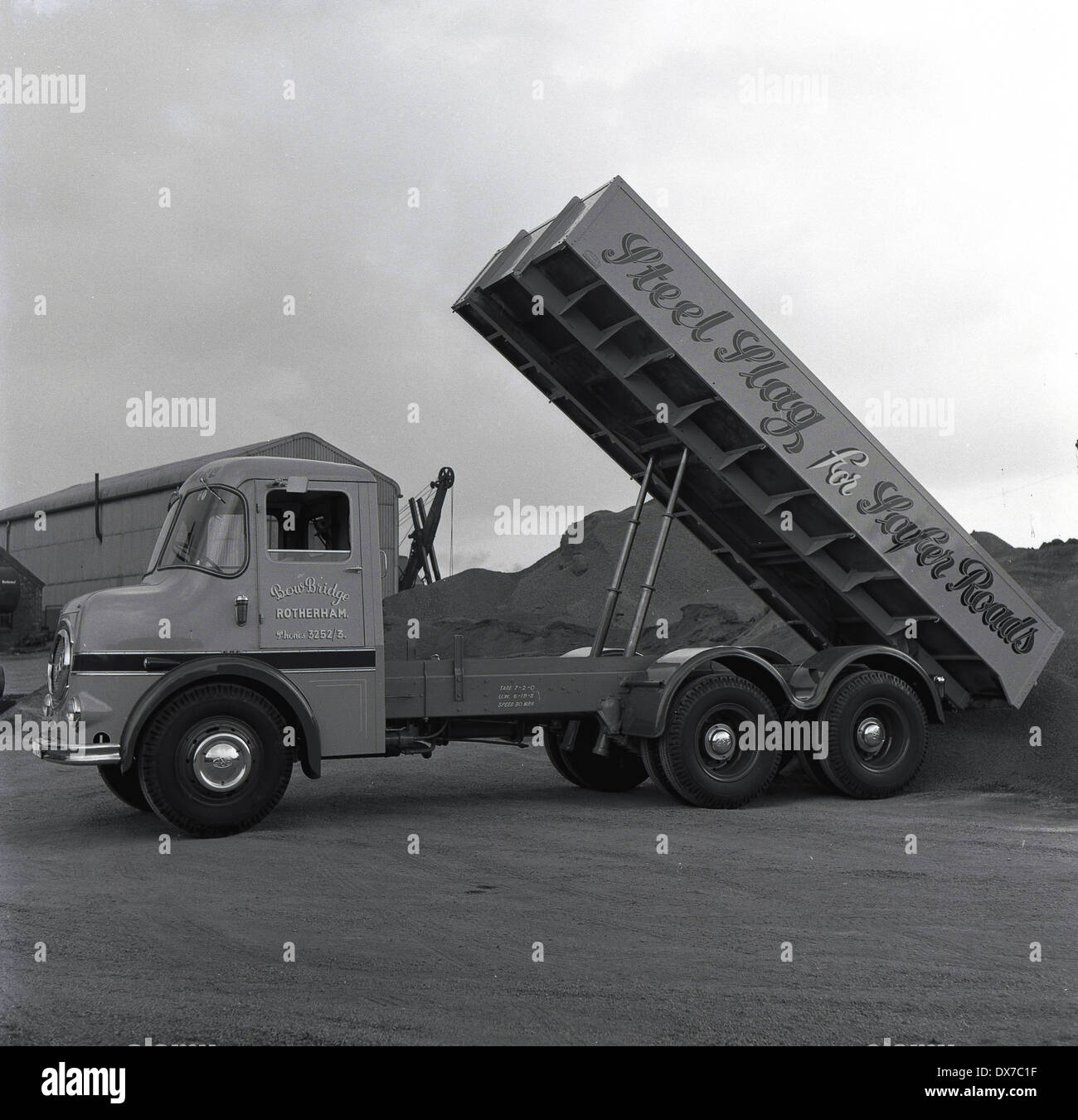 ERF (camion) azienda Historical-picture-1950s-of-a-steel-slag-truck-tipping-out-its-load-DX7C1F