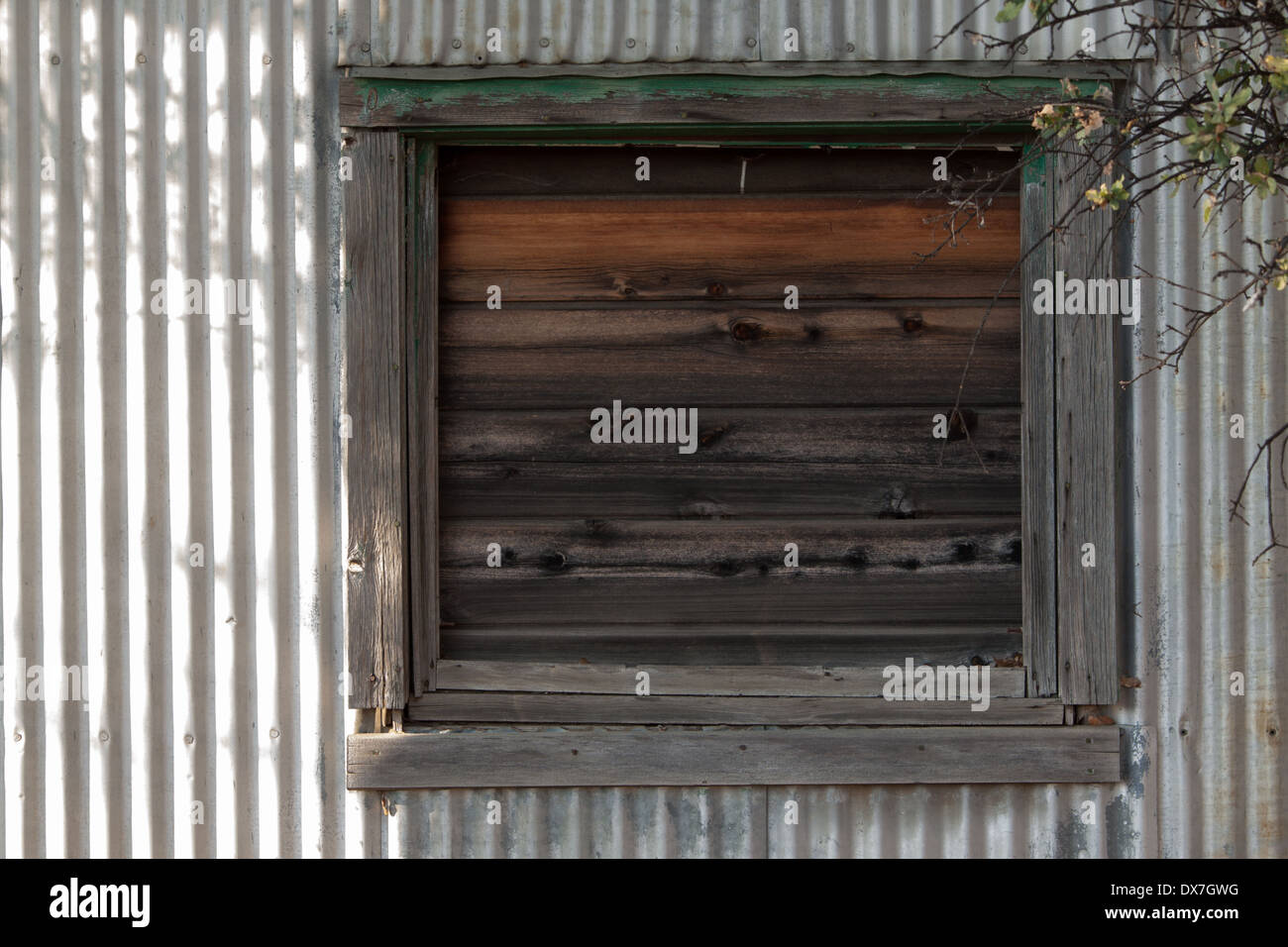 Metal board boarded up hires stock photography and images Alamy