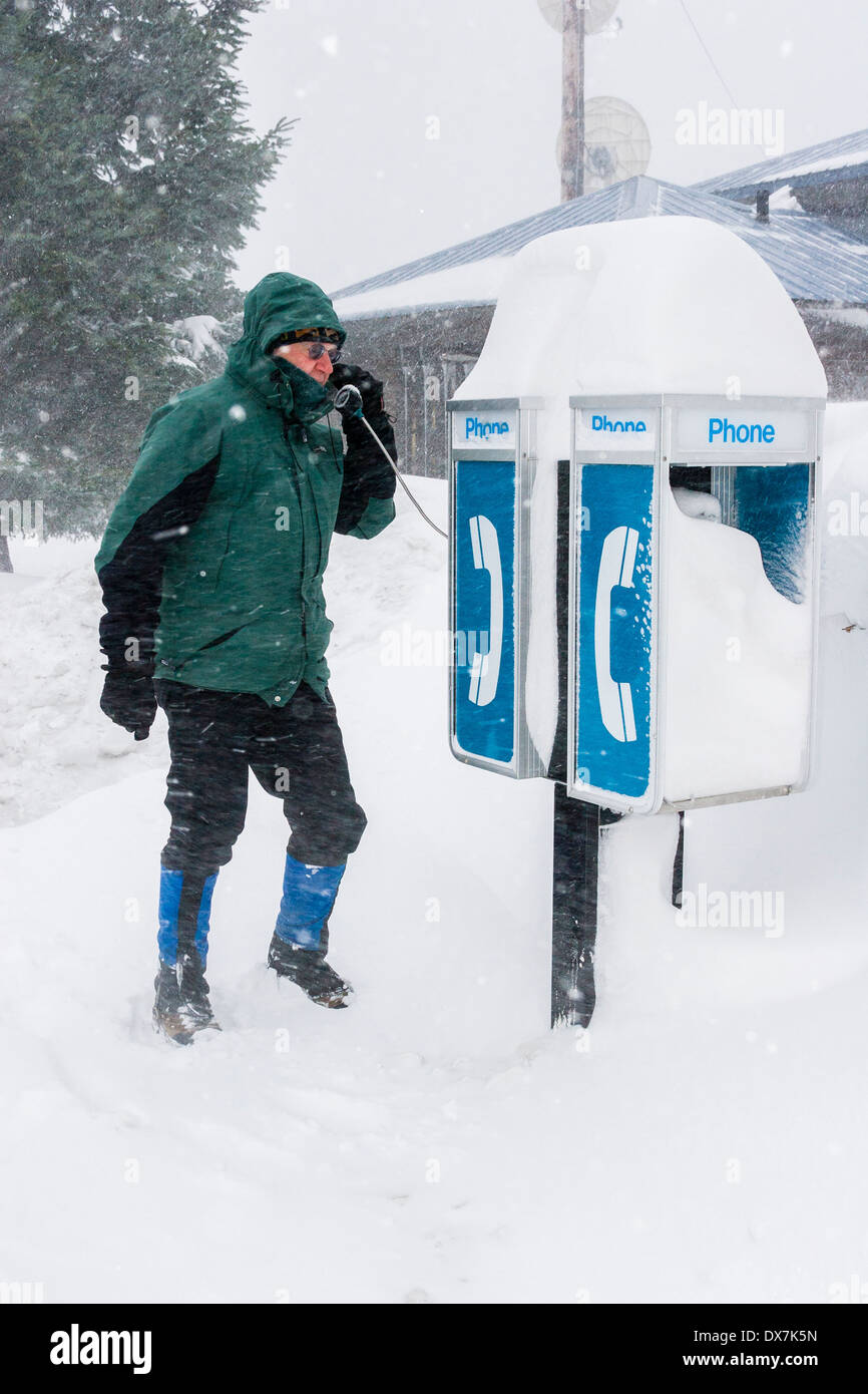 Pay phone and snow hi-res stock photography and images - Alamy