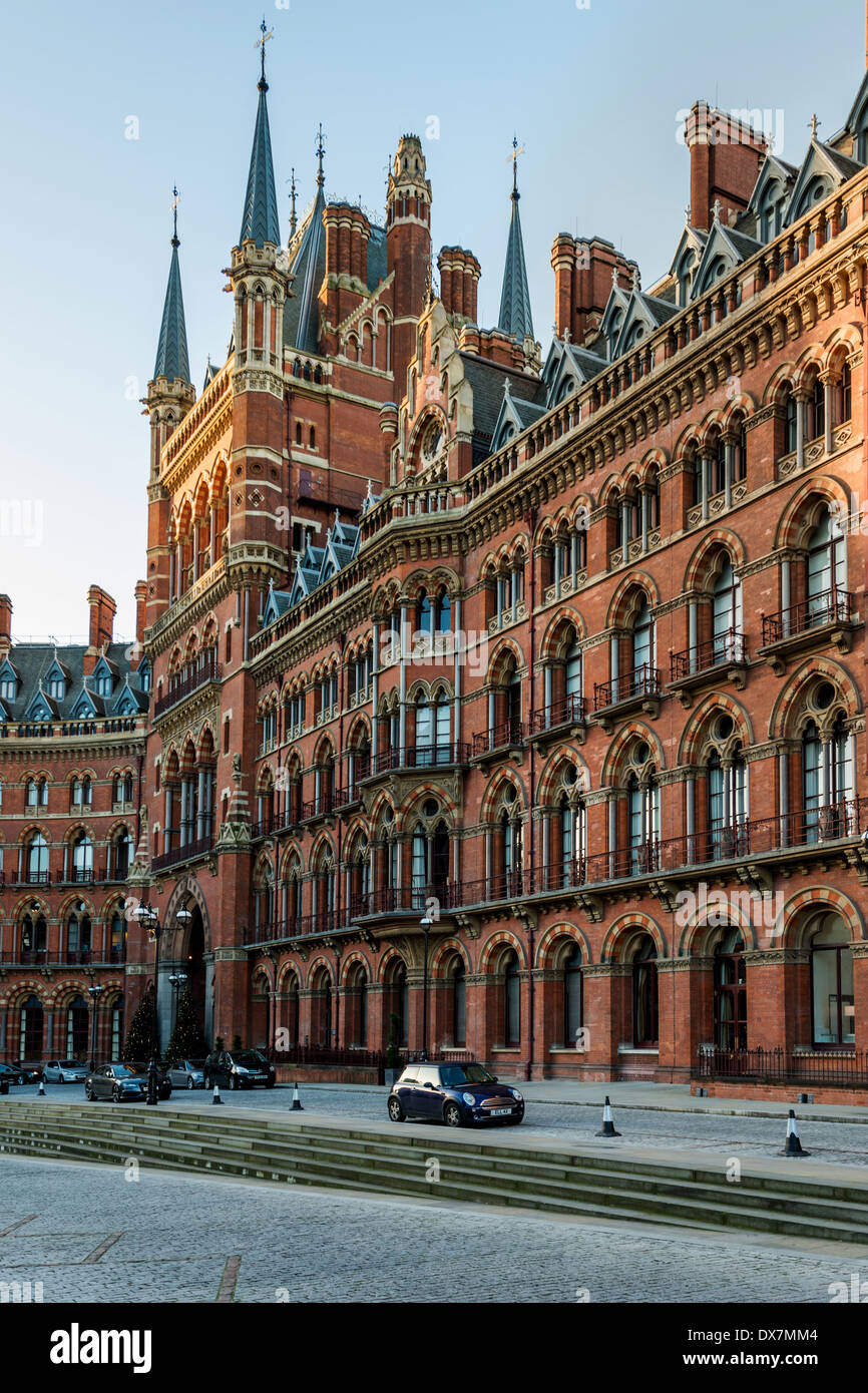 London St Pancras railway station and Renaissance London Hotel by George Gilbert Scott Stock Photo