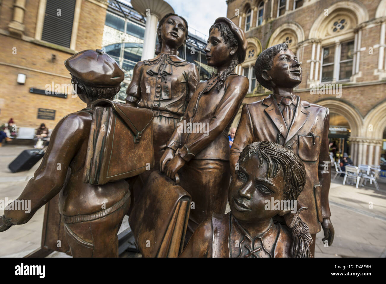 Kindertransport memorial by Frank Meisler at Liverpool Street Railway Station. The Kindertransport is a rescue mission that Stock Photo