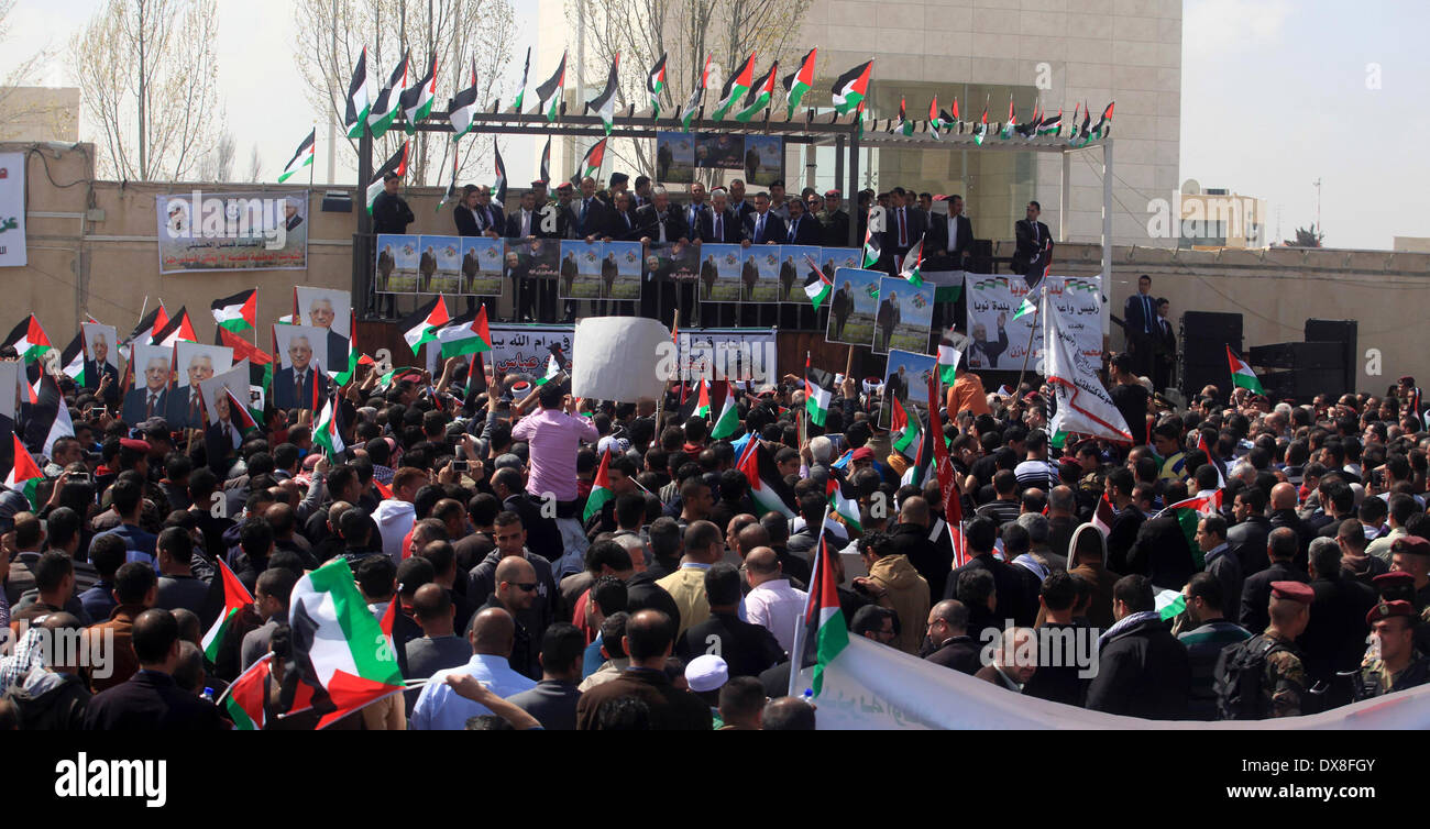 Ramallah, West Bank, Palestinian Territory. 20th Mar, 2014. Palestinian President Mahmud Abbas waves to his supporters following his trip to Washington DC, on March 20, 2014, in the West Bank city of Ramallah. US President Barack Obama and Palestinian leader Mahmud Abbas held ''long'' and ''difficult'' talks on the Middle East peace process and no document was presented by the US side, the chief Palestinian negotiator said earlier in the week Credit:  Issam Rimawi/APA Images/ZUMAPRESS.com/Alamy Live News Stock Photo