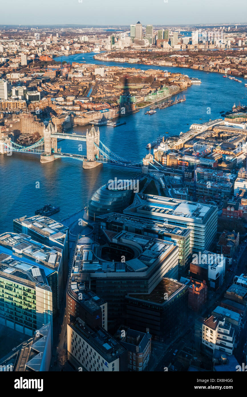 River thames aerial curve hi-res stock photography and images - Alamy
