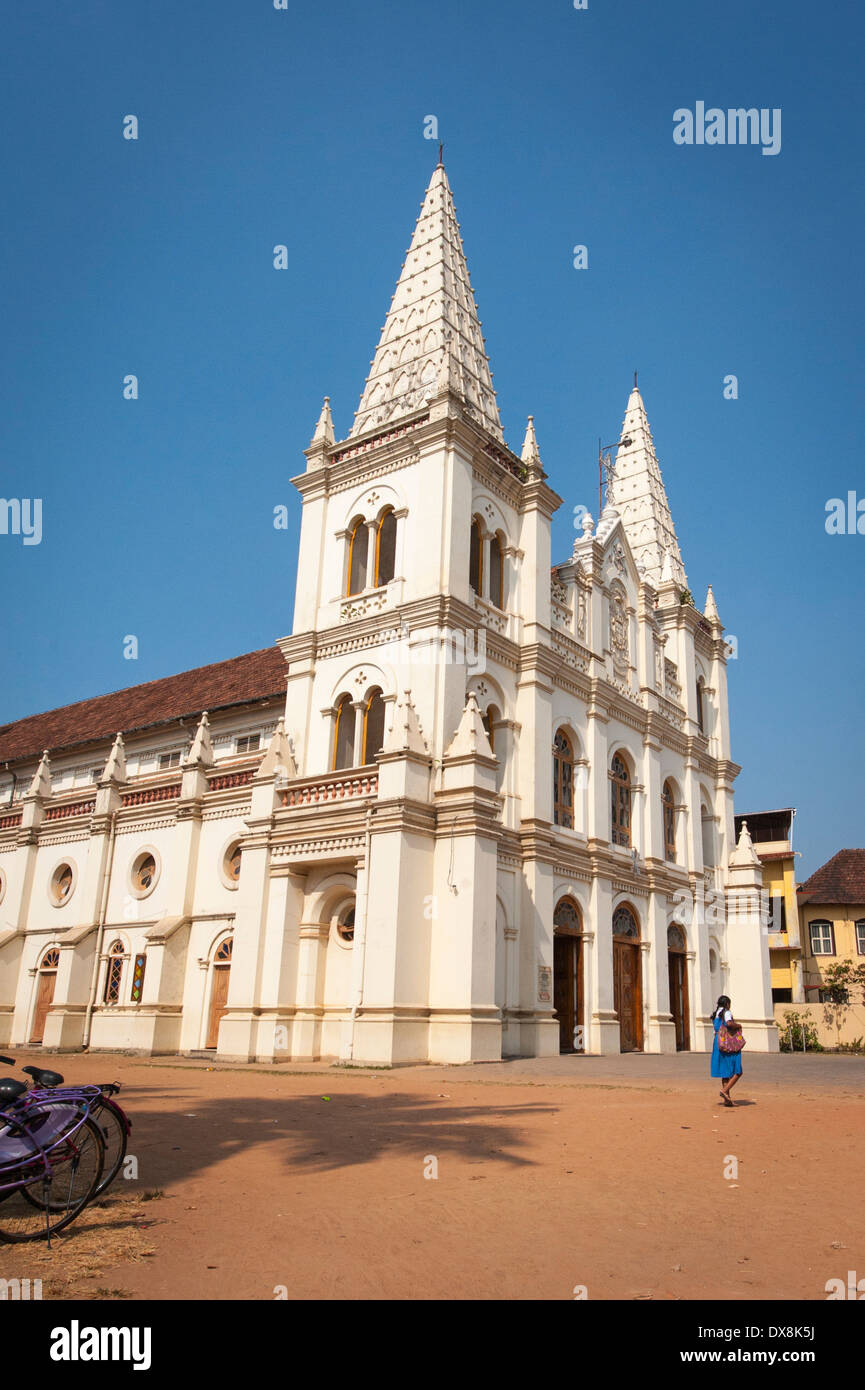 South Southern India Kerala Fort Cochin Kochi Santa Cruz Roman Catholic Cathedral Basilica built 1887 originally 1505 schoolgirl Stock Photo