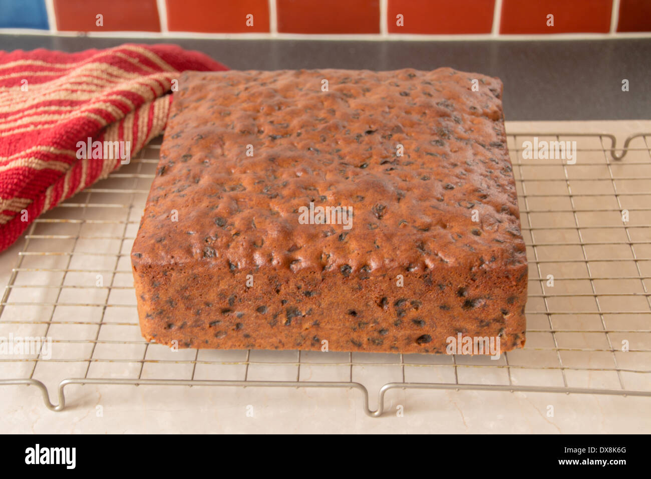 Square cake hi-res stock photography and images - Alamy