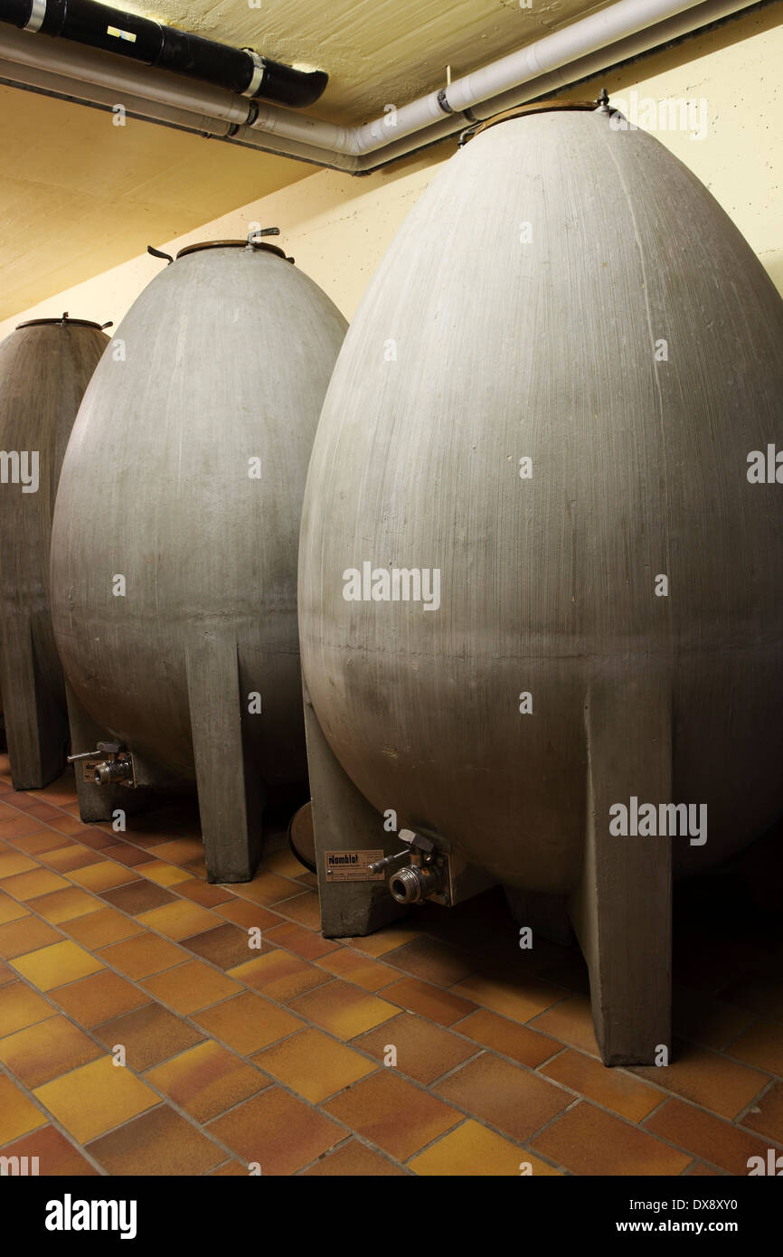 Concrete egg hires stock photography and images Alamy