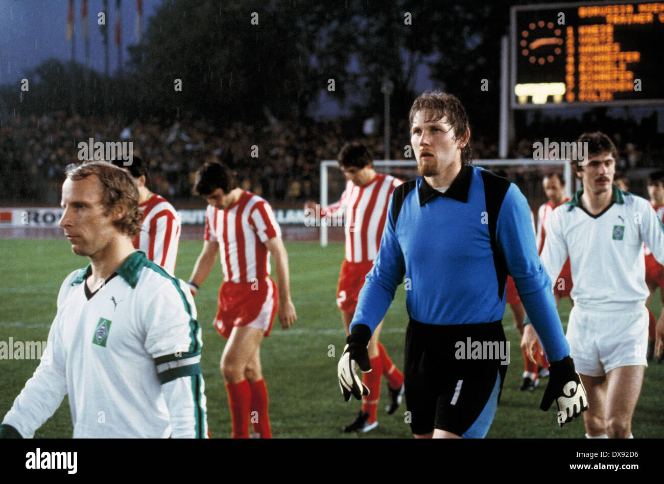 FRANCE FOOTBALL 22/05/1979; La FIFA a 75 ans/ Vogts finale UEFA