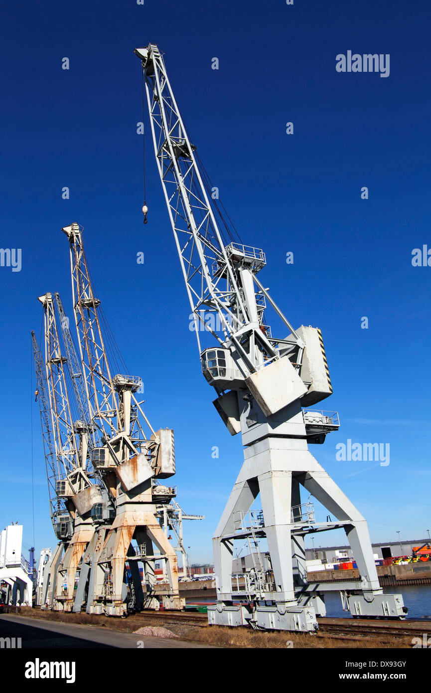 Old gantry cranes hi-res stock photography and images - Alamy