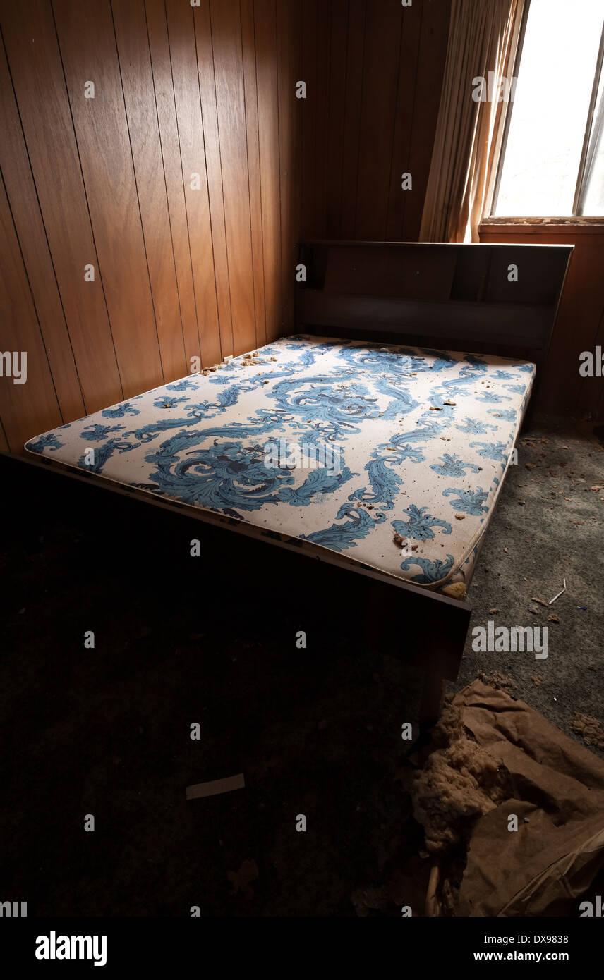 Dirty Bedroom Stock Photos & Dirty Bedroom Stock Images Alamy