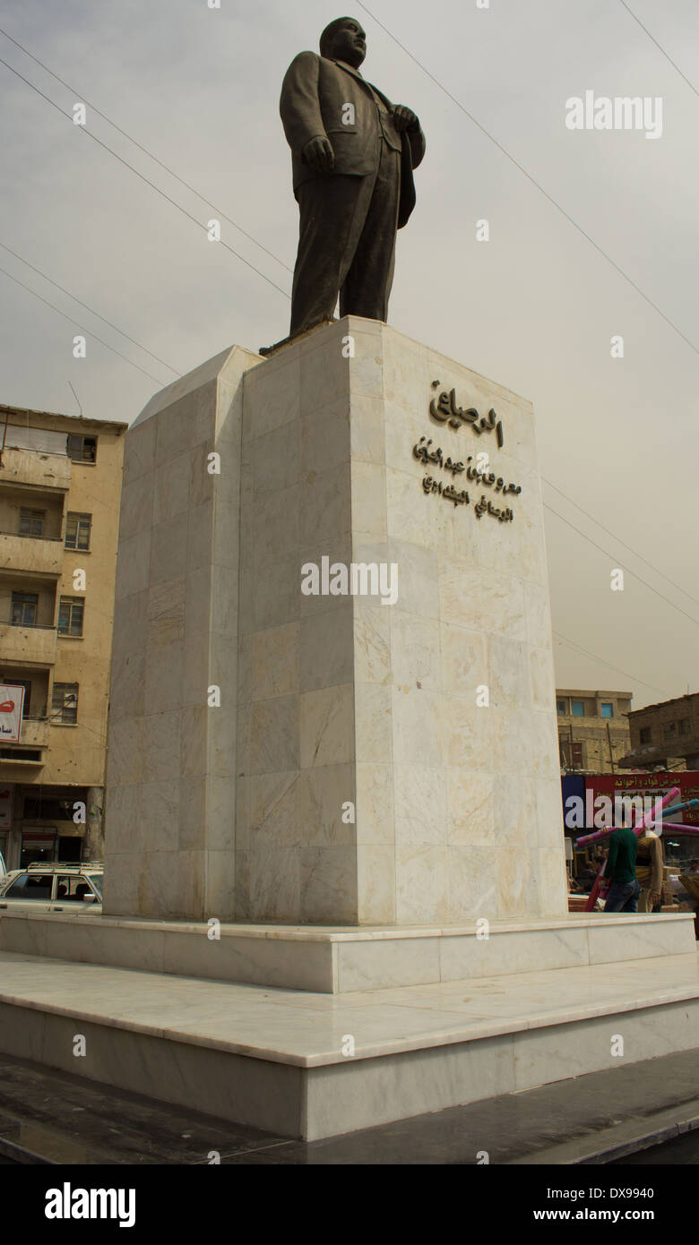 Mala Rouf Statue of Iraqi poet Maarouf Rusafi Stock Photo - Alamy