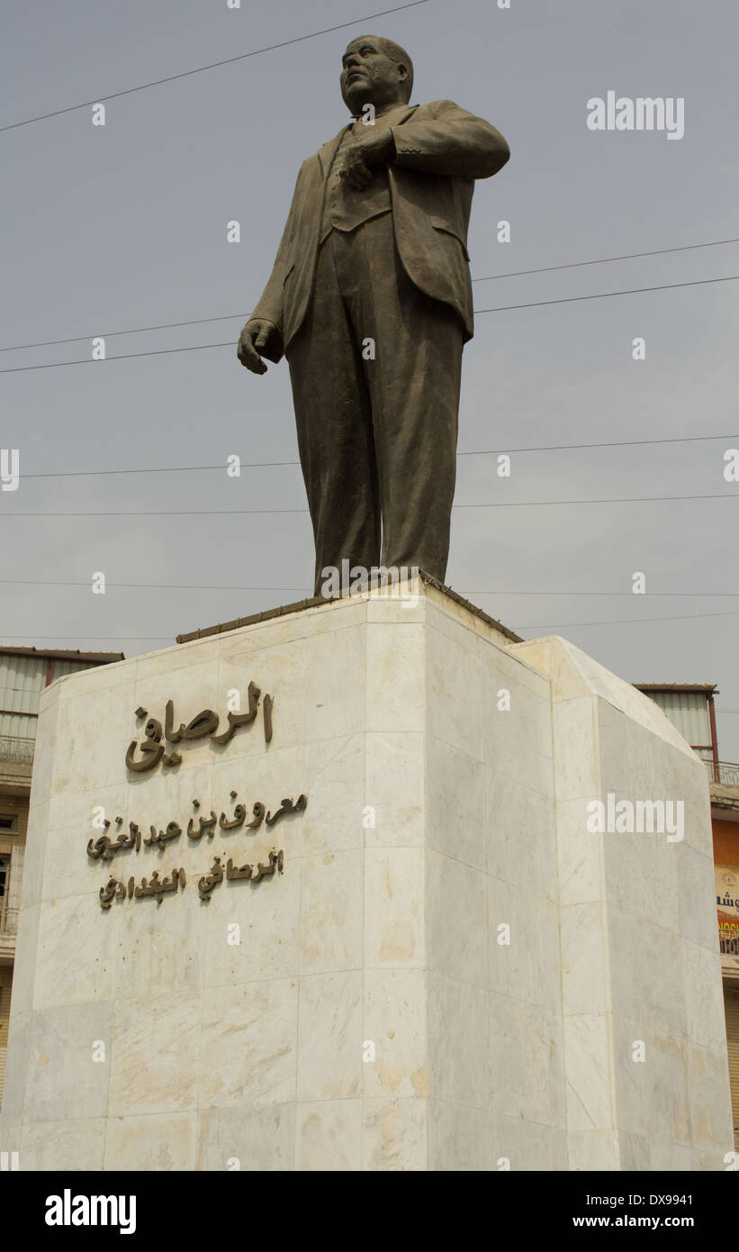 Mala Rouf Statue of Iraqi poet Maarouf Rusafi Stock Photo - Alamy