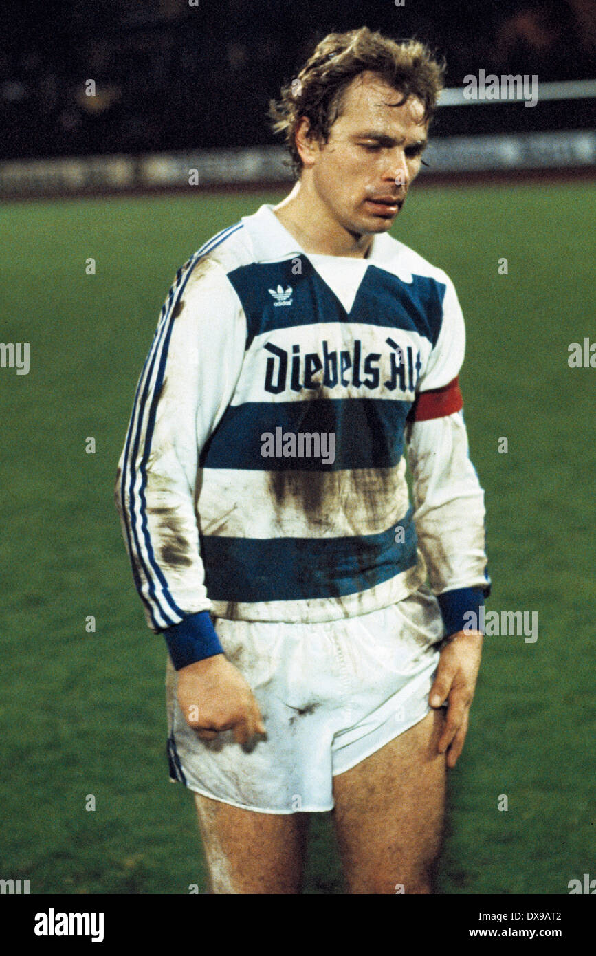 football, Bundesliga, 1979/1980, Wedau Stadium, MSV Duisburg versus 1. FC Cologne 0:2, end of the game, leaving, team leader Bernard Dietz (MSV) Stock Photo