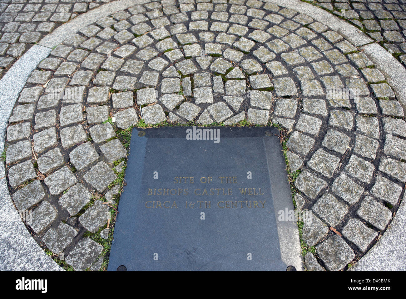 The site of 16th Century Bishops Castle Well in the centre of Glasgow, Scotland Stock Photo
