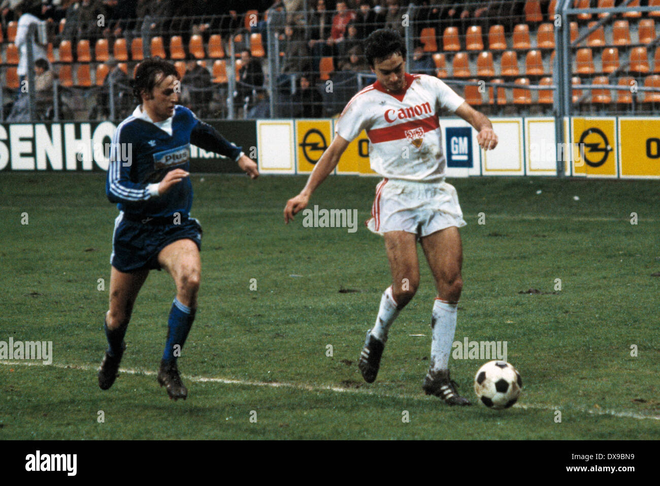 football, Bundesliga, 1979/1980, Ruhrstadion, VfL Bochum versus VfB Stuttgart 0:1, scene of the match, Hans Mueller (Stuttgart) in ball possession, left Walter Oswald (Bochum) Stock Photo