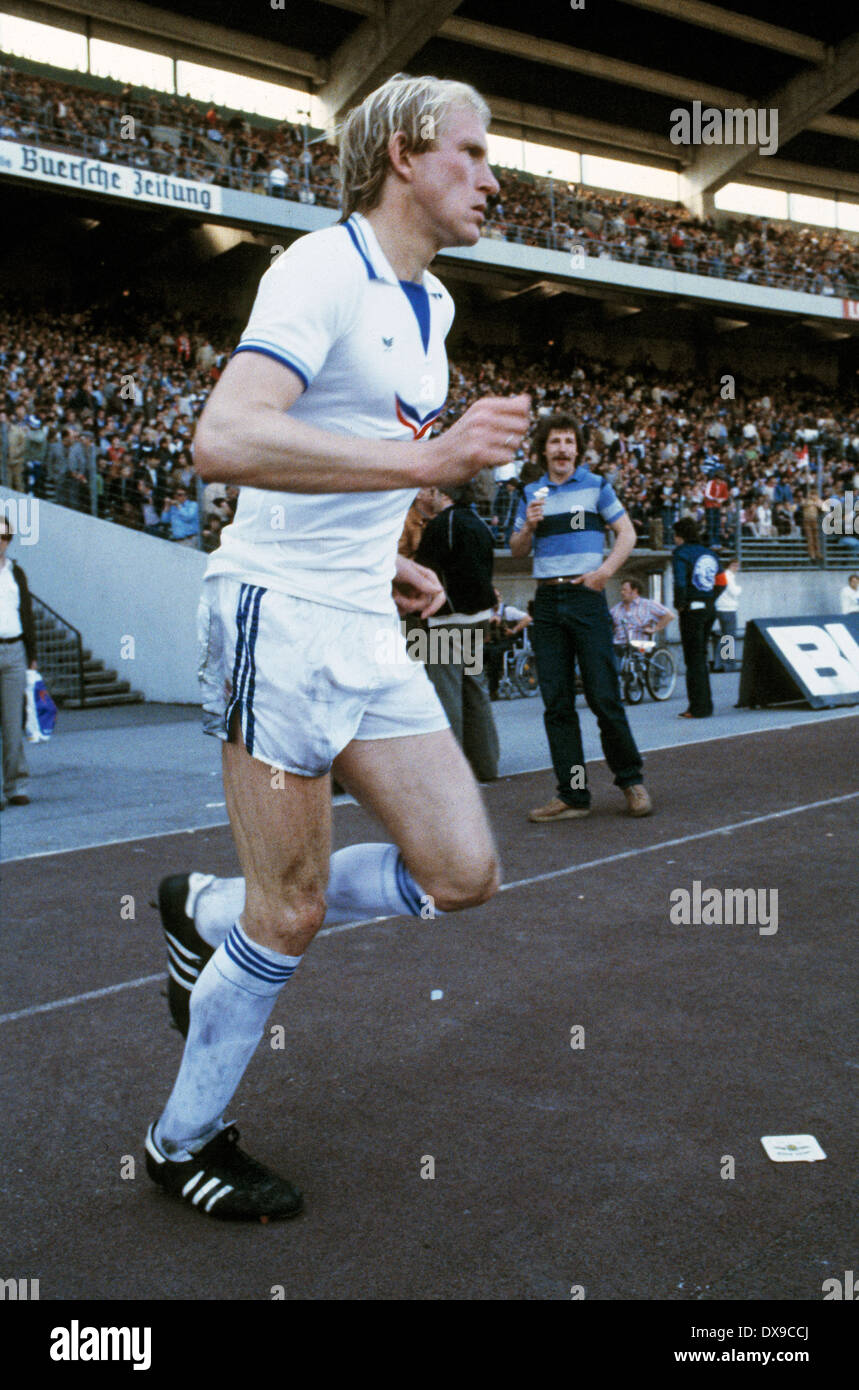football, DFB Cup, 1979/1980, semifinal, Parkstadion, FC Schalke 04 versus 1. FC Cologne 0:2, running-in to the second half, Rolf Ruessmann (S04) Stock Photo