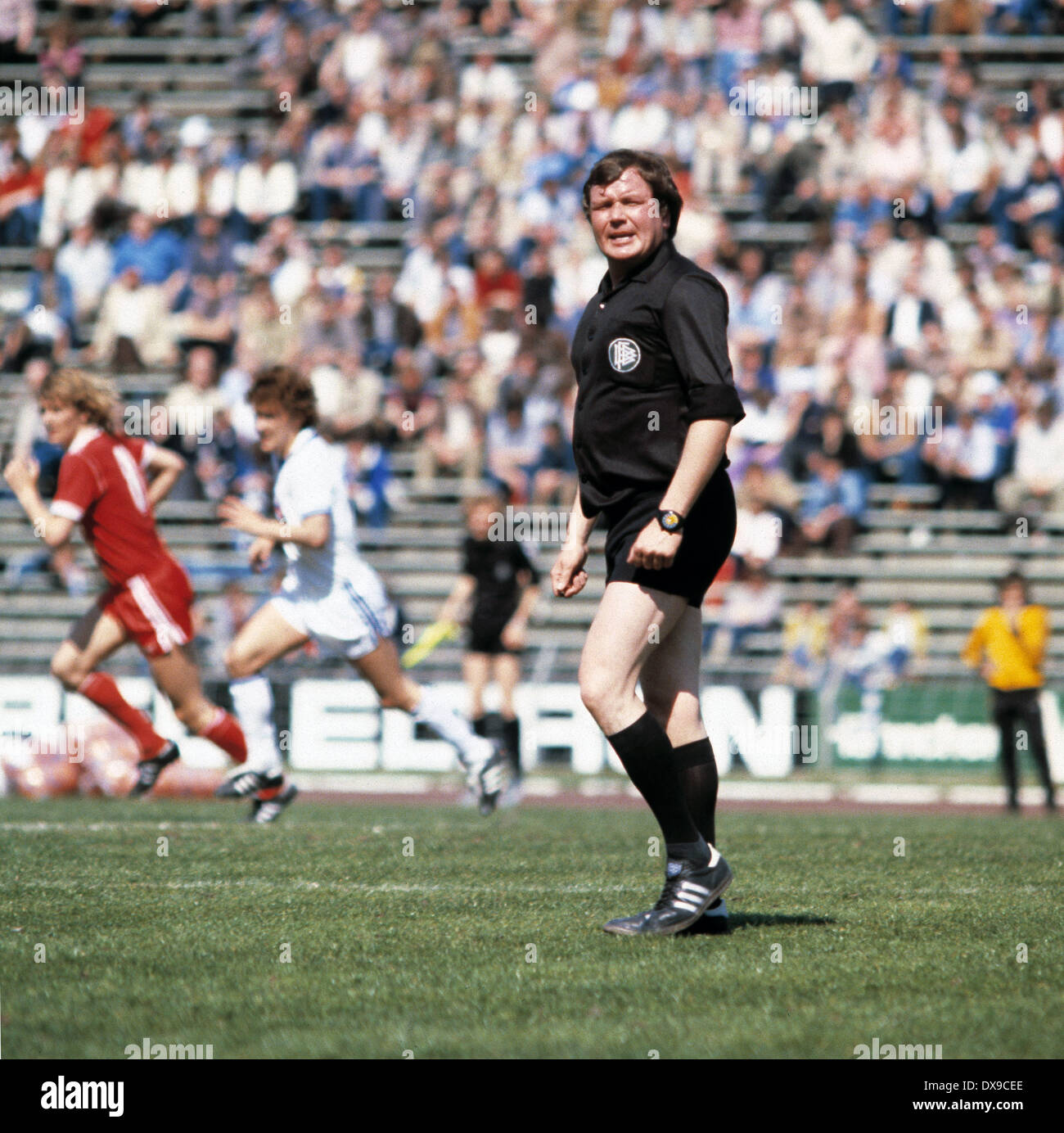 football, DFB Cup, 1979/1980, semifinal, Parkstadion, FC Schalke 04 versus 1. FC Cologne 0:2, scene of the match, referee Wolf-Dieter Ahlenfelder Stock Photo