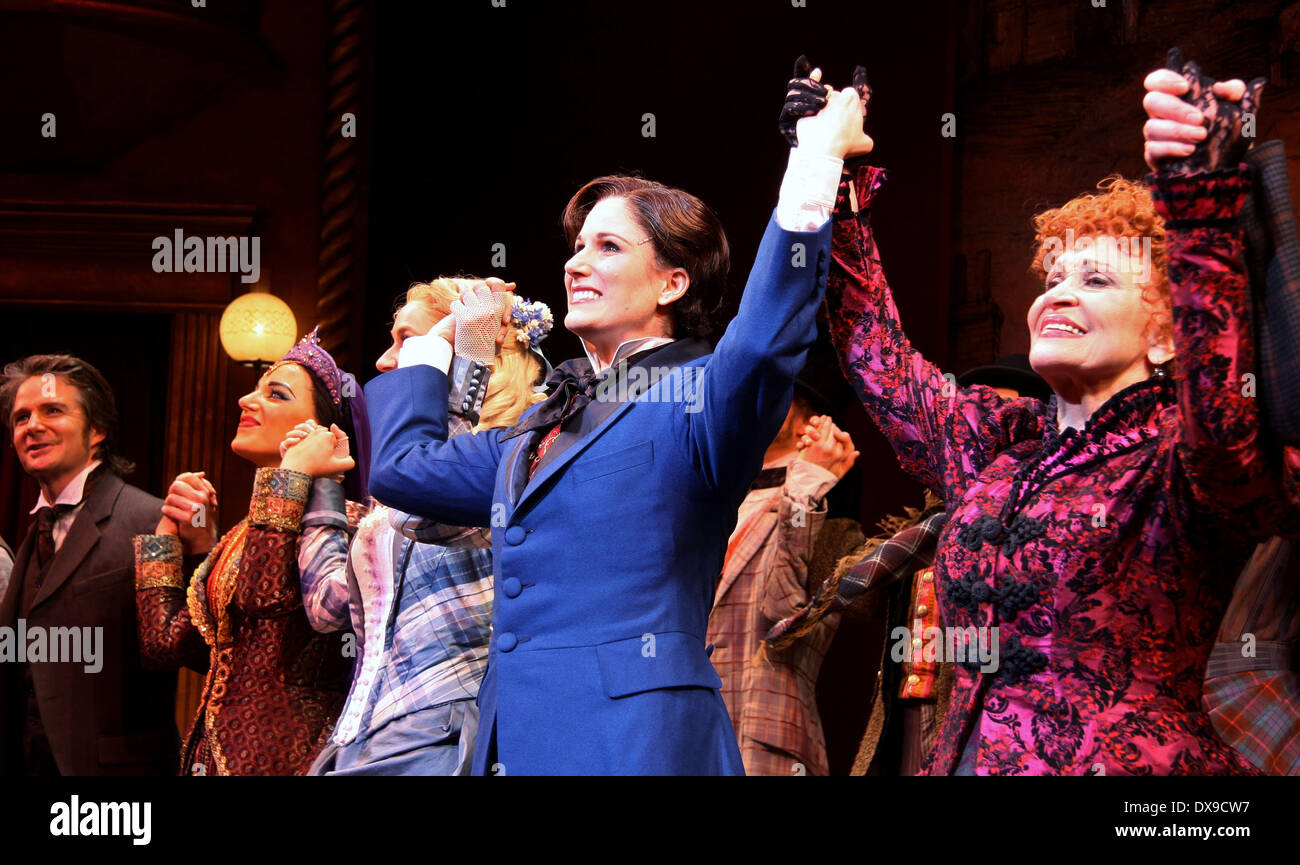 Peter Benson, Jessie Mueller, Betsy Wolfe, Stephanie J. Block and Chita