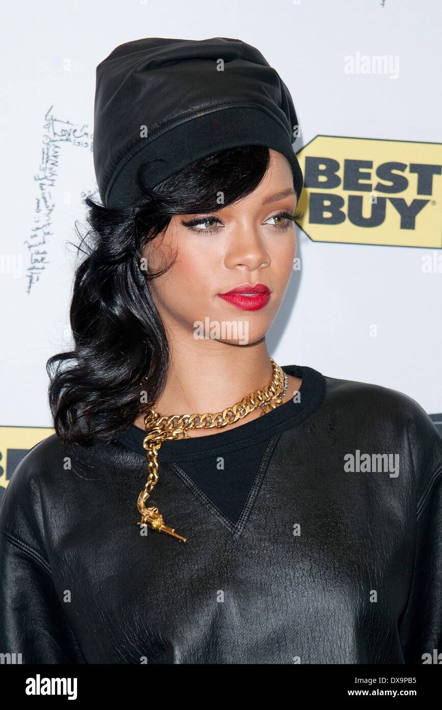Page 4 - Rihanna Fan High Resolution Stock Photography and Images - Alamy