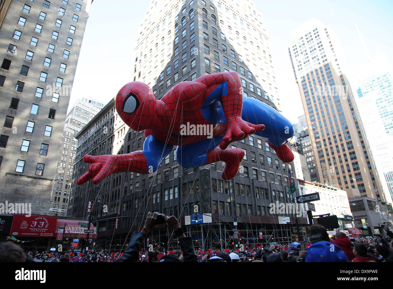 Spiderman 86th Annual Macy's Thanksgiving Day Parade Featuring ...