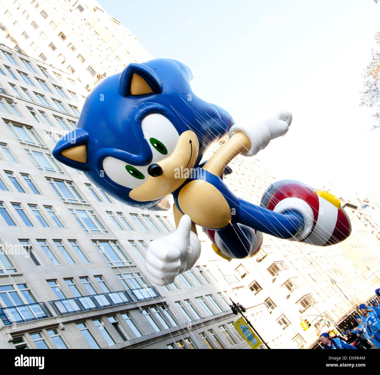 Sonic the Hedgehog palloncino gigante nel Macy's 2011 Giornata del  Ringraziamento Parade Foto stock - Alamy