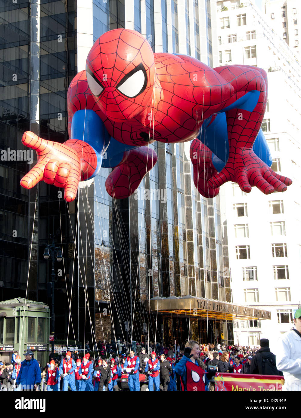 Spiderman 86th Annual Macy's Thanksgiving Day Parade Featuring ...