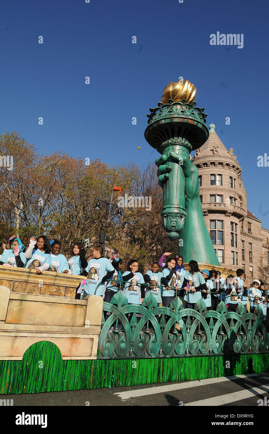 Atmosphere, at the 86th Annual Macy's Thanksgiving Day Parade ...