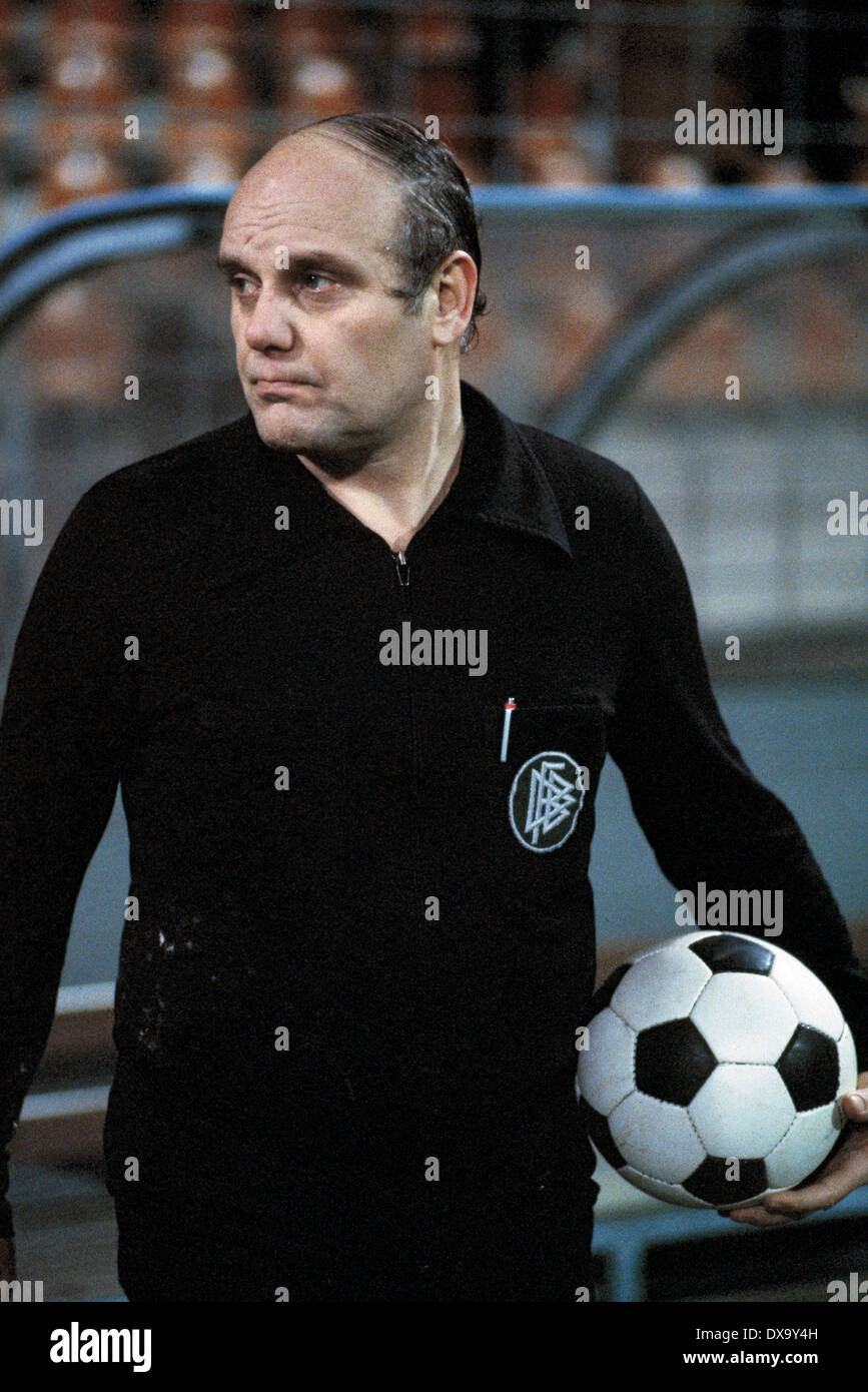 Yannick Deichmann of TSV 1860 Muenchen controls the ball during the News  Photo - Getty Images