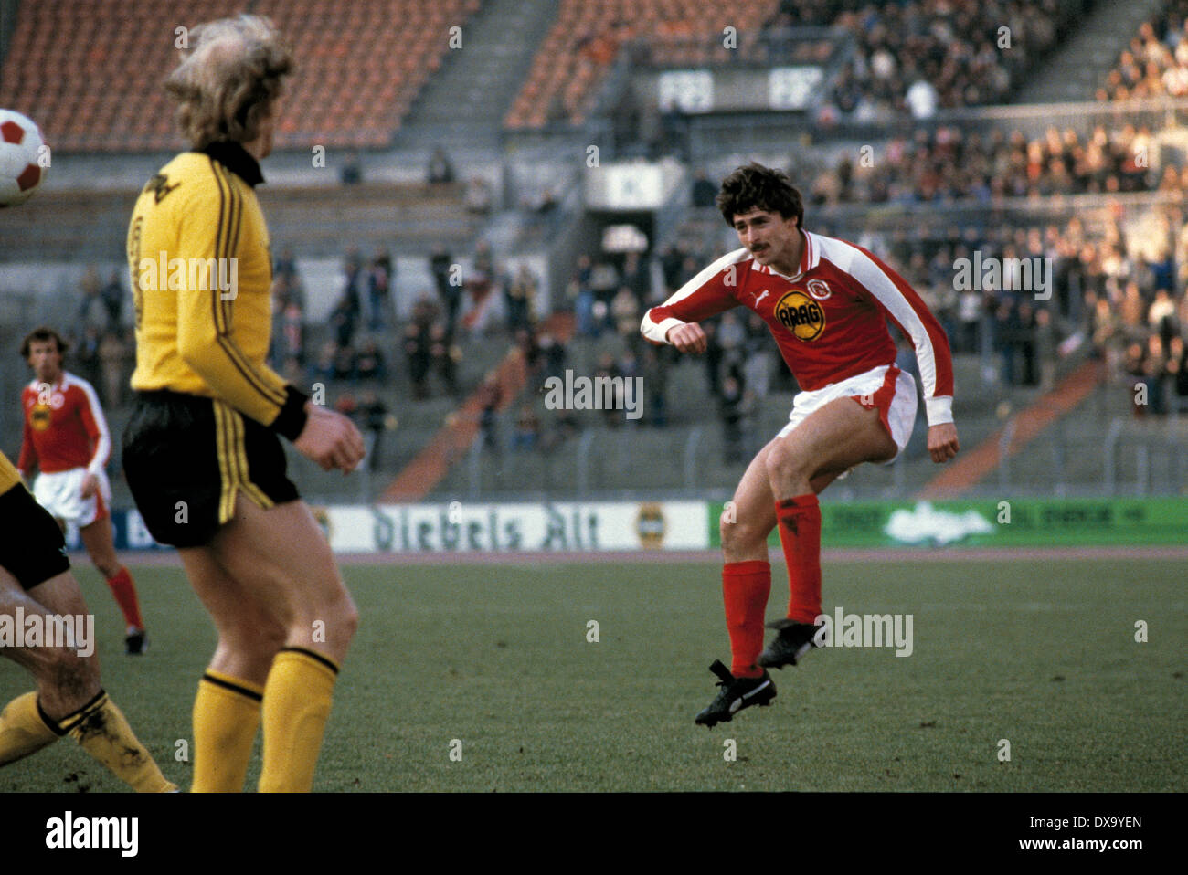 football, Bundesliga, 1980/1981, Rhine Stadium, Fortuna Duesseldorf versus Borussia Dortmund 2:2, scene of the match, Klaus Allofs (Fortuna) hits a cross Stock Photo