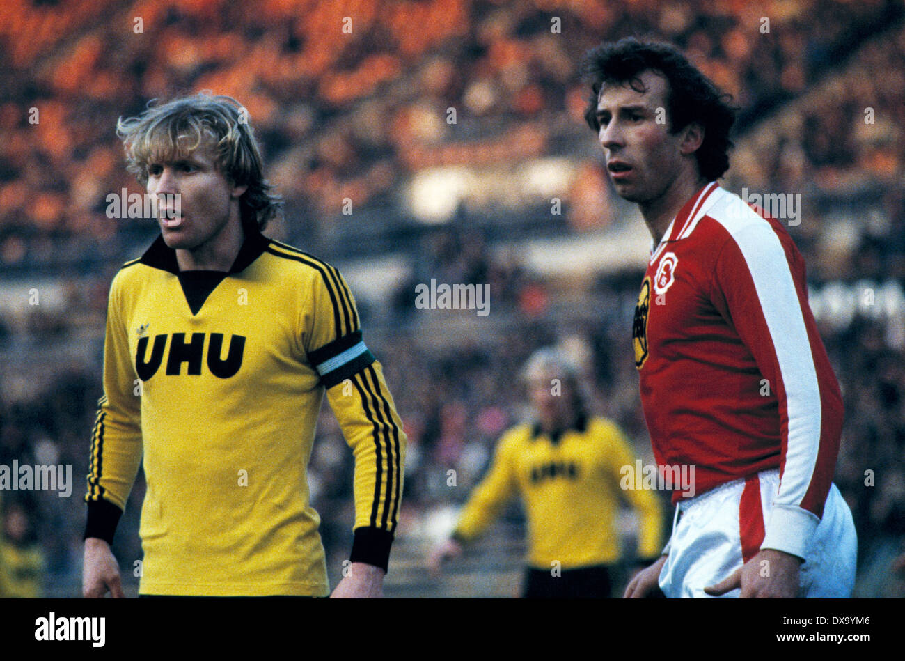 Football Bundesliga 1980 1981 Rhine Stadium Fortuna Duesseldorf Versus Borussia Dortmund 2 2 Scene Of The Match Team Leader Manfred Burgsmueller Bvb Left And Amand Theis Fortuna Stock Photo Alamy