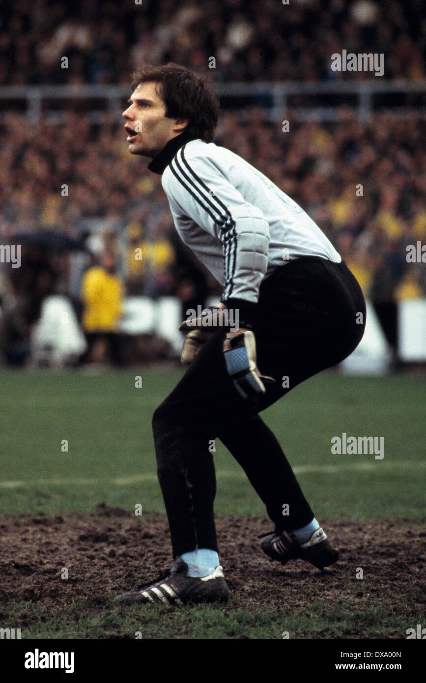 football, Bundesliga, 1980/1981, Grotenburg Stadium, FC Bayer 05 Uerdingen versus Hamburger SV 0:3, scene of the match, keeper Heinz-Josef Koitka (HSV) Stock Photo