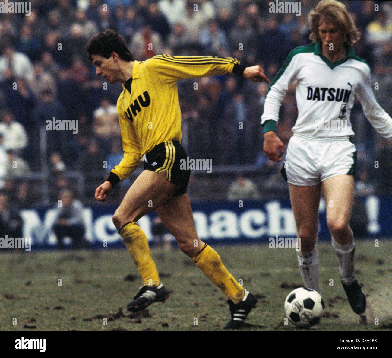 football, Bundesliga, 1981/1982, Stadium am Boekelberg, Borussia Moenchengladbach versus Borussia Dortmund 0:1, scene of the match, Uwe Rahn (MG) in ball possession, left Erdal Keser (BVB) Stock Photo