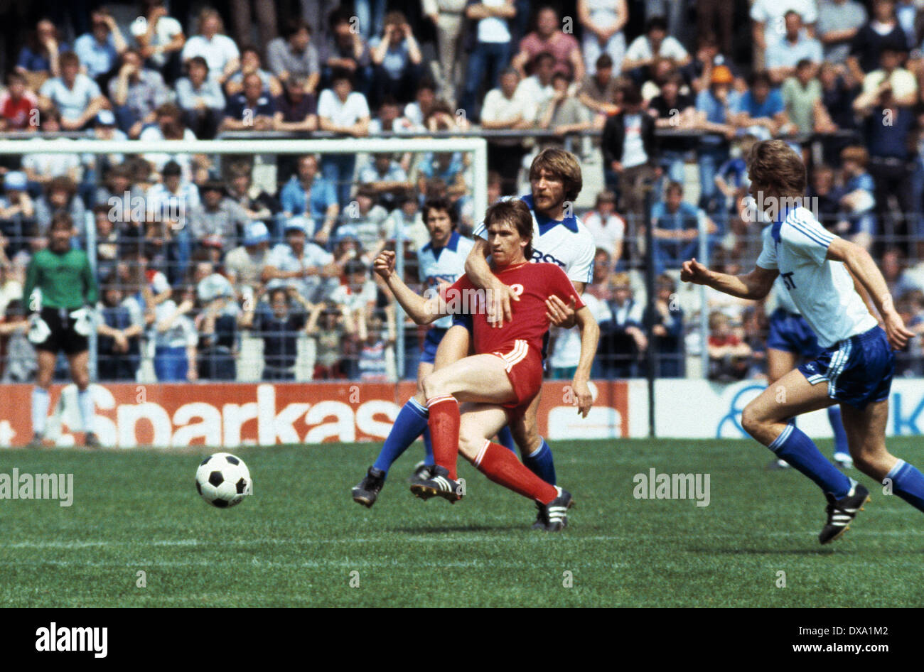 football, Bundesliga, 1981/1982, Ruhr Stadium, VfL Bochum versus FC Bayern Munich 3:1, scene of the match, foul play to Klaus Augenthaler (FCB) by Lothar Woelk (VfL) Stock Photo