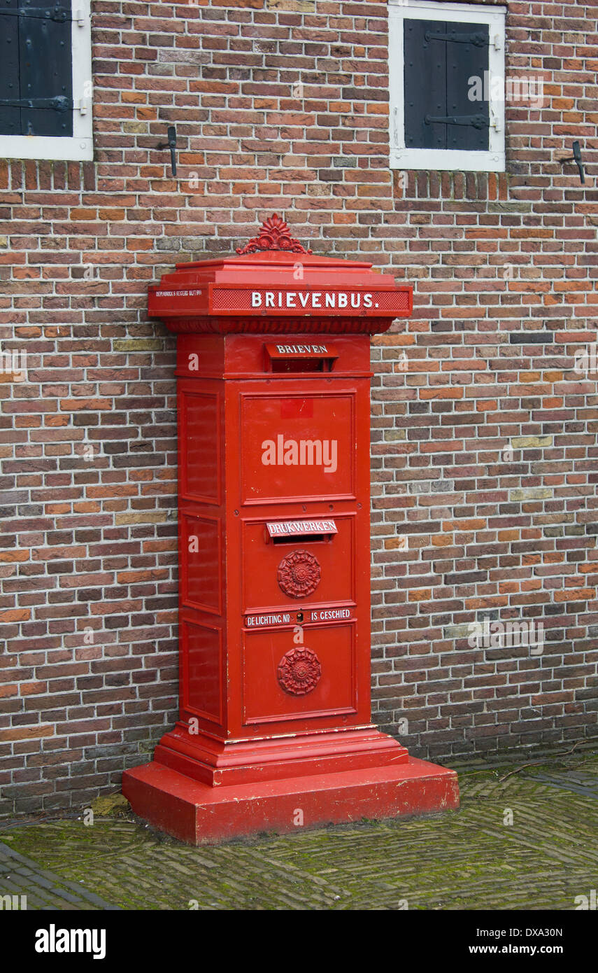 brievenbus post bright red dutch postbox Stock Photo - Alamy