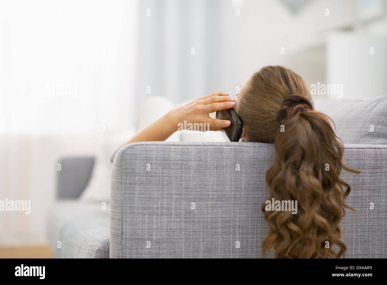 Woman mobile phone anonymous rear view hi-res stock photography and ...