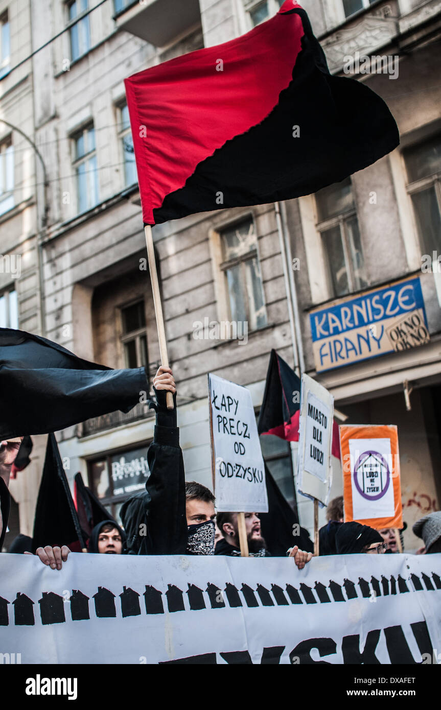 Poznan, Poland. 20th Mar, 2014. Second auction of house on the street  Paderewski 1 in Poznan, occupied by squat Rozbrat (Anarchist Federation)  building was auctioned for 8.5 million. During the auction manifested