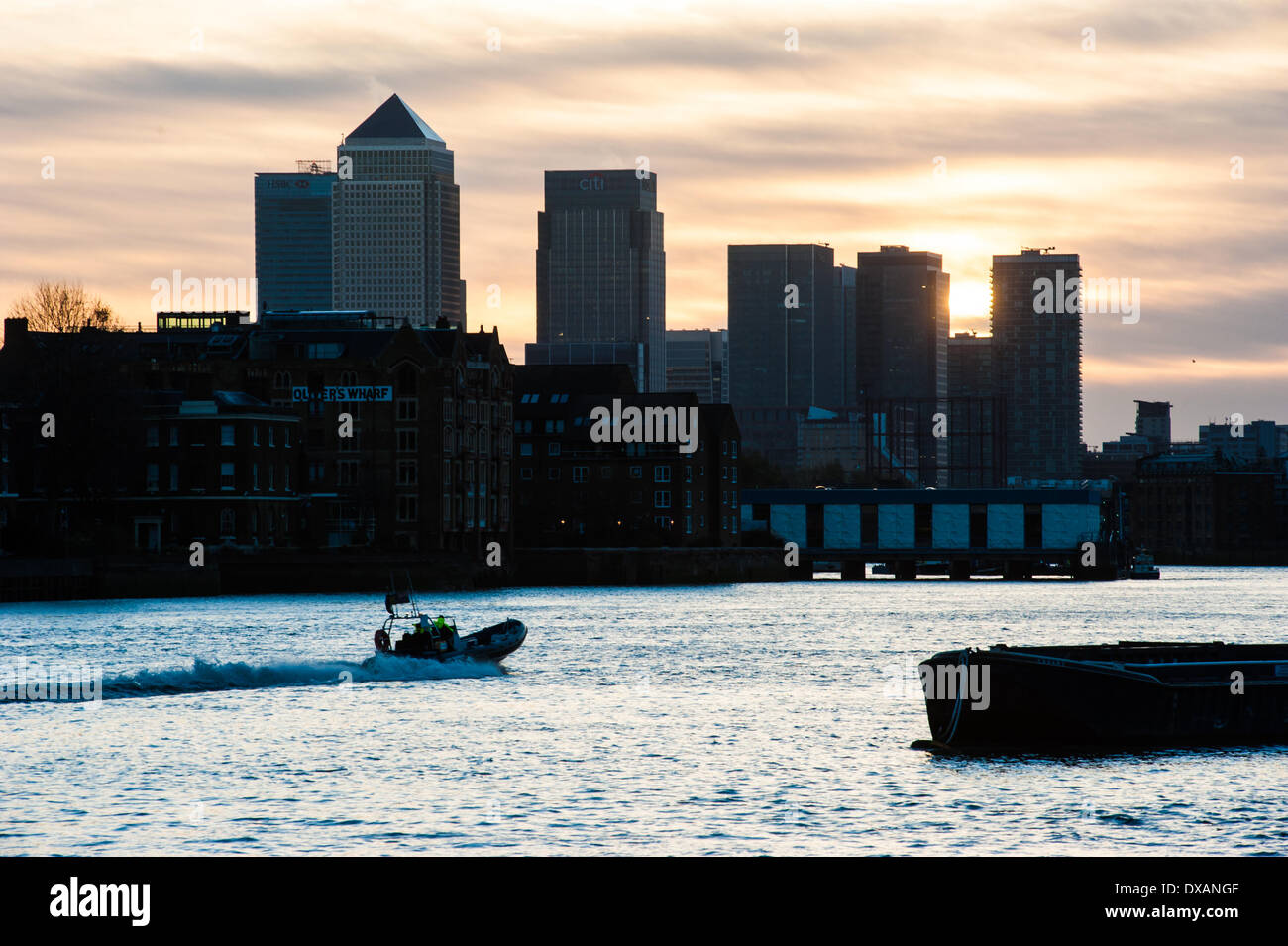 Canary wharf skyline 2014 hi-res stock photography and images - Alamy