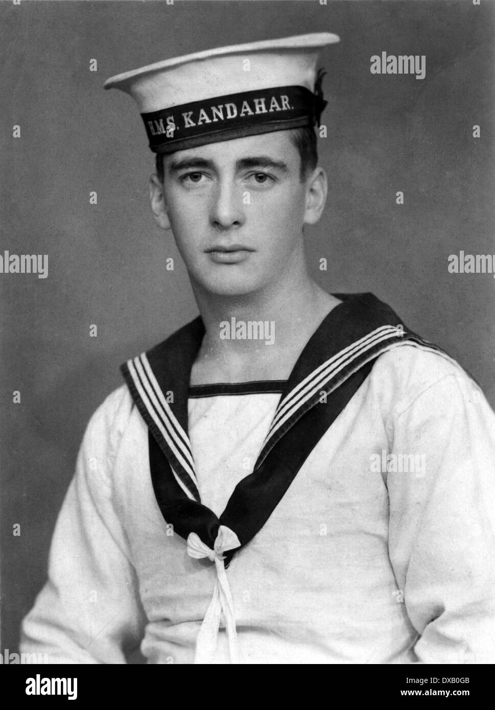 Royal Navy SAILOR OF WW11 IN TROPICAL UNIFORM Stock Photo - Alamy