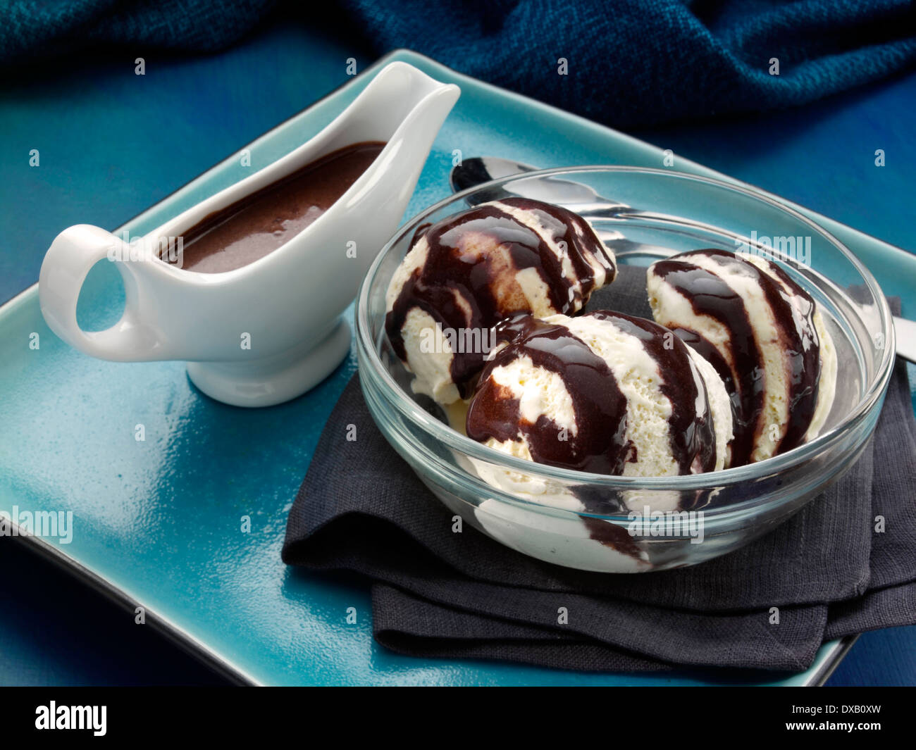 White chocolate sauce hi-res stock photography and images - Alamy