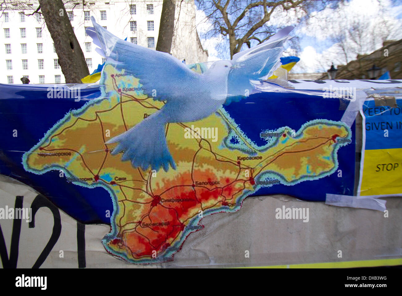 Westminster London , UK. 22nd March 2014. A Picture of a peace dove on a map of Crimea is placed by Ukranian protesters who continue to hold a 24 hour shift protest outside Downing following the Military intervention and annextaion of Crimea by Russian forces, Credit:  amer ghazzal/Alamy Live News Stock Photo