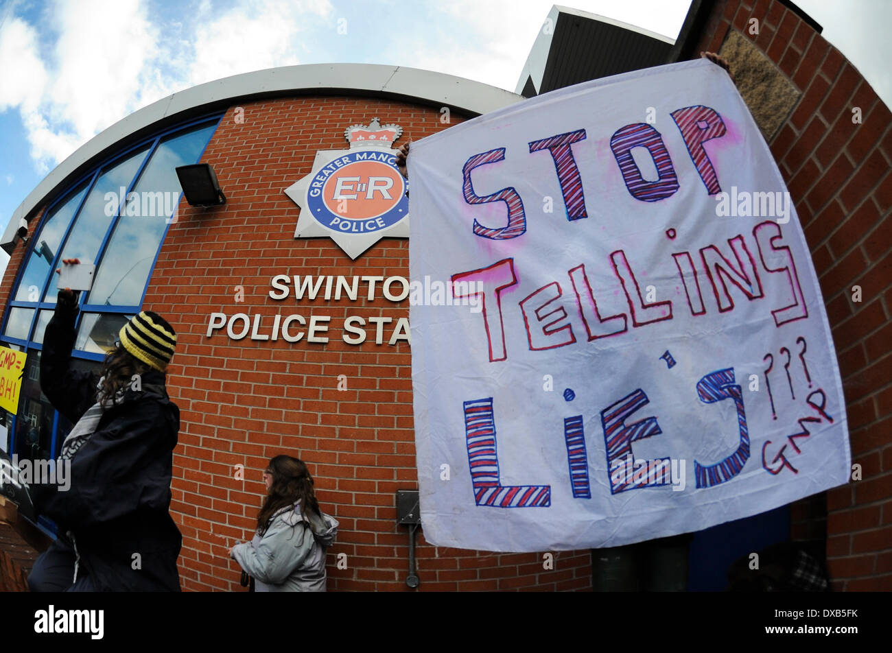 Swinton, Salford, Manchester, UK . 22nd March 2014. Anti-fracking campaigners protest outside Swinton police station, Salford, Manchester. Protester holds up his benner accusing the police of telling lies. Credit:  Dave Ellison/Alamy Live News Stock Photo