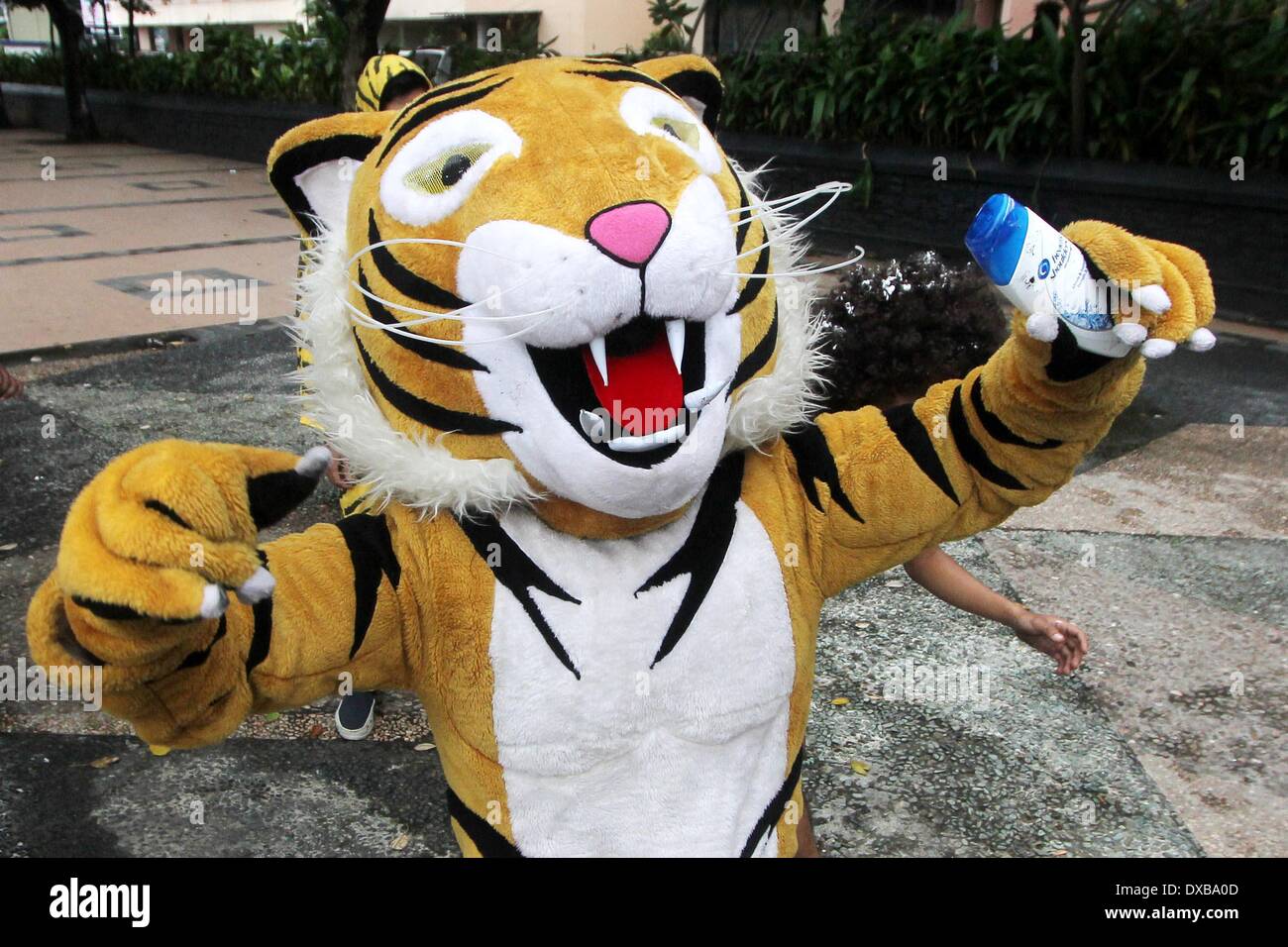 Central Java, Indonesia. 21st Mar, 2014. MARCH 21: Greenpeace activists ...
