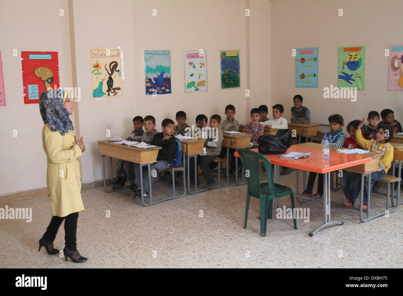 Crisis shelters hires stock photography and images Alamy