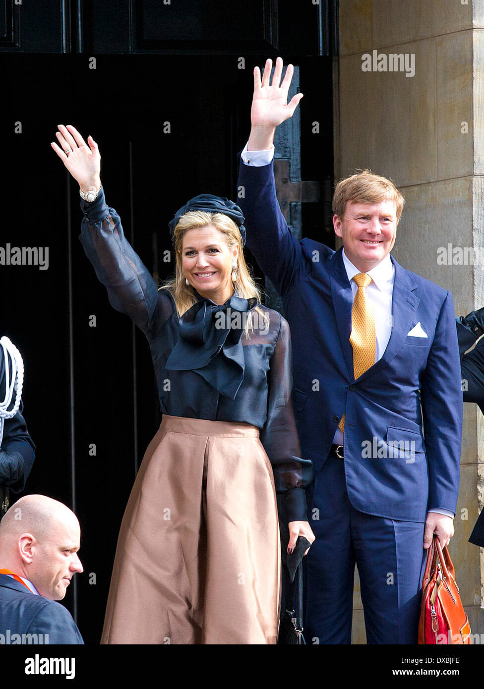 King Willem-Alexander and Queen Maxima arrive at the Royal palace ...