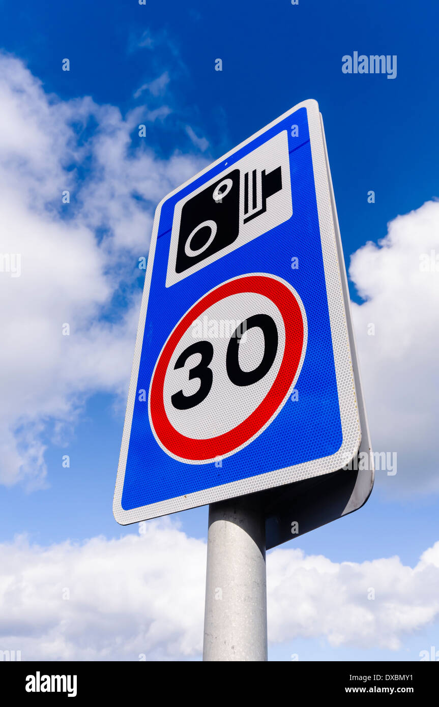 30 mph speed limit signs hi-res stock photography and images - Alamy