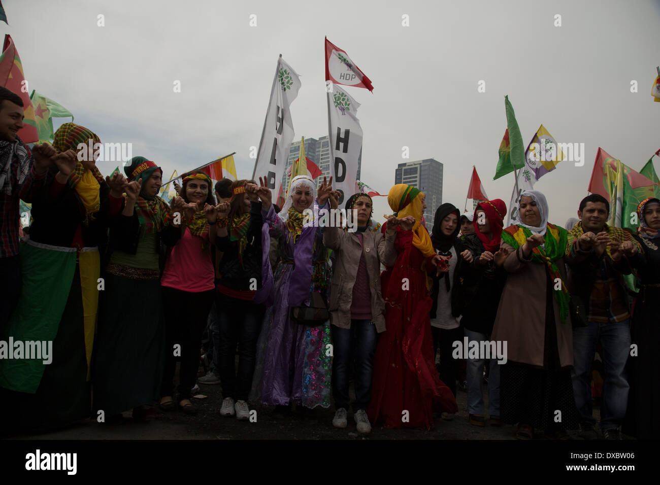Kurdish women dancing hi-res stock photography and images - Alamy