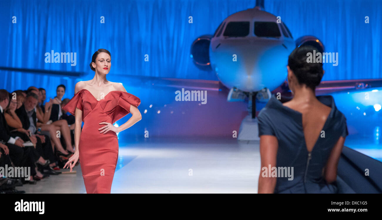 22nd March 2014 - Boca Raton, Florida USA. American designer Zac Posen presented his Fall 2014 Collection during the 4th Annual SHUZZ | ART | FASHION at Signature Flight Support - Avitat. Featuring model Anna Cleveland. Stock Photo