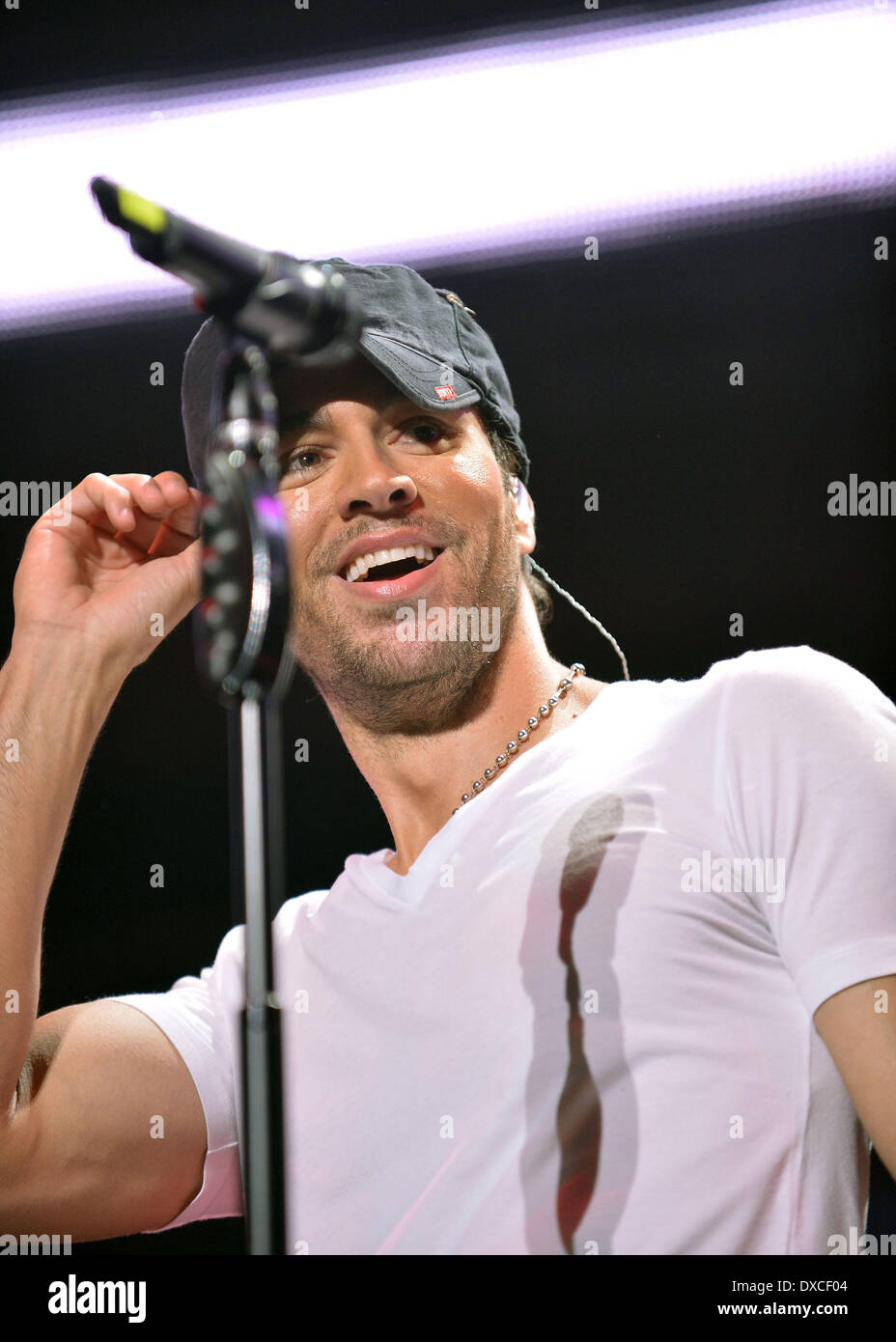 Enrique Iglesias Y100's Jingle Ball 2012 at the BB&T Center